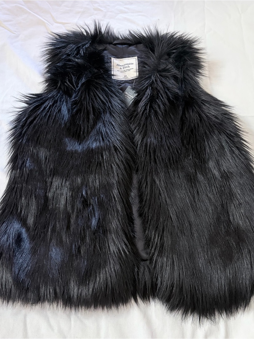 Abercrombie and Fitch black faux fur women’s open vest brand new